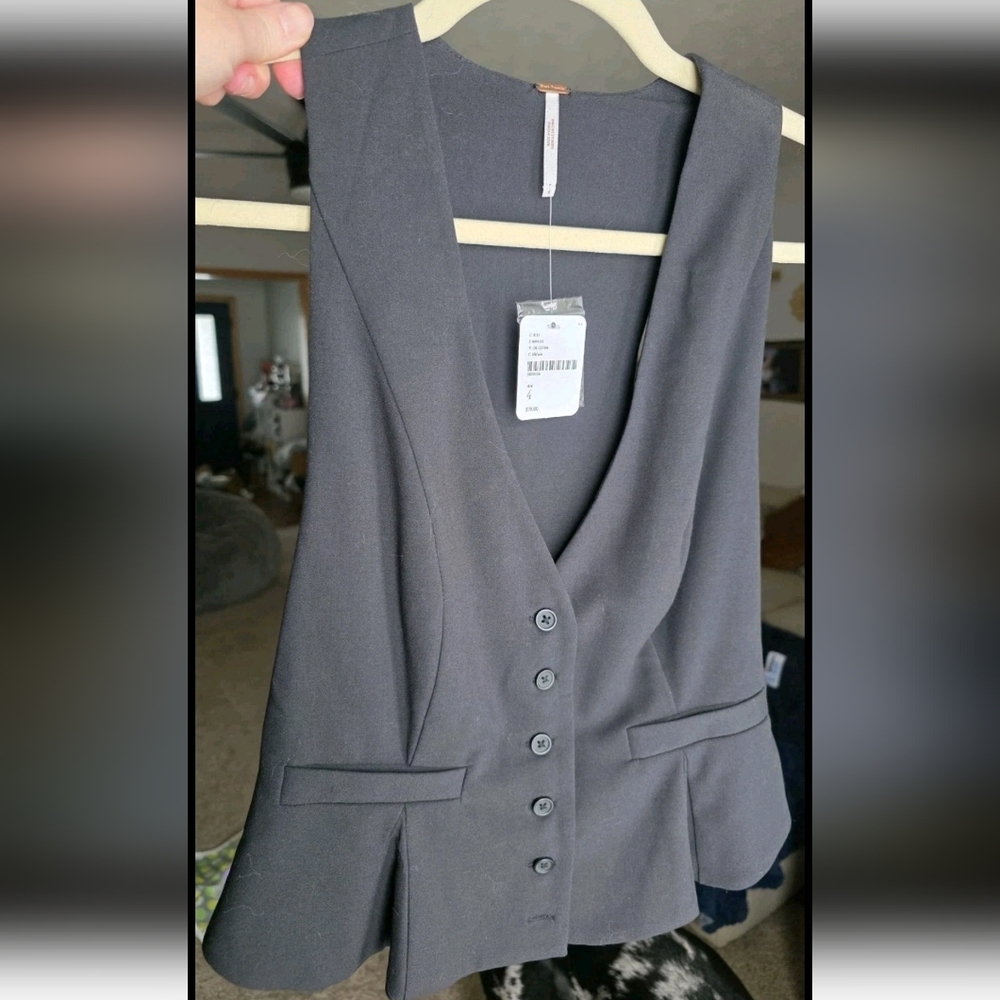 FREE PEOPLE WOMENS BUTTON UP VEST| BLACK| SIZE 4| NEW WITH TAGS